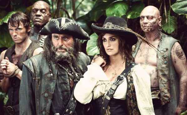 Рецензия к фильму "Пираты Карибского моря 4: На странных берегах" (2011). 