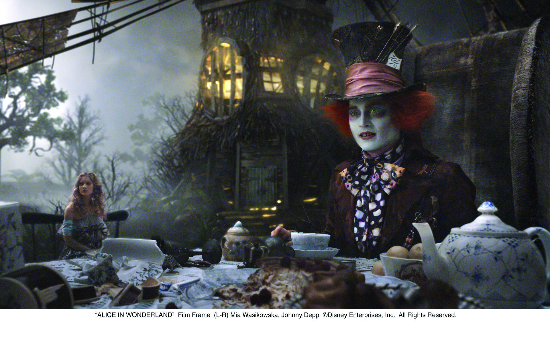 Рецензия к фильму "Алиса в стране чудес" (2010). Верите ли вы в Шесть Безумных Чудес?